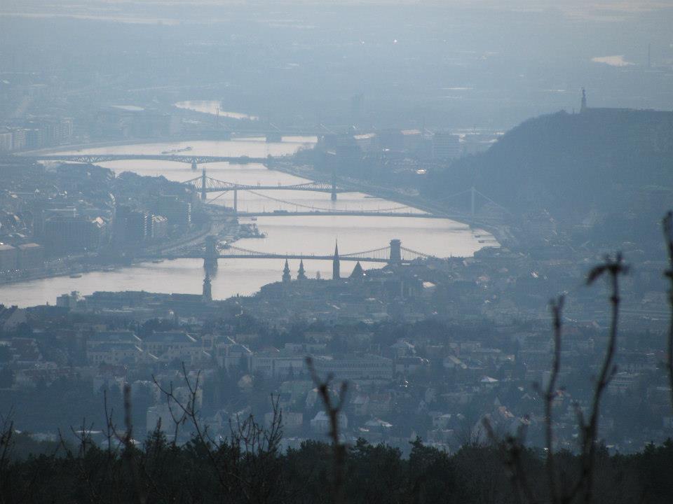 A szmogos Budapest madártávlatból (Fotó: Szakszon Péter)