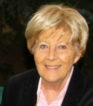 Dr. Holics Klára