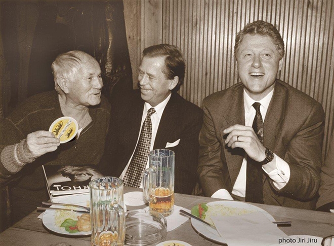 Hrabal, Havel és Clinton az Arany Tigrisben – Fotó: Jiri Jiru